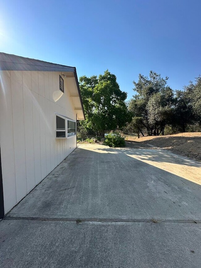 Building Photo - 10964 Rainbow Lake Rd