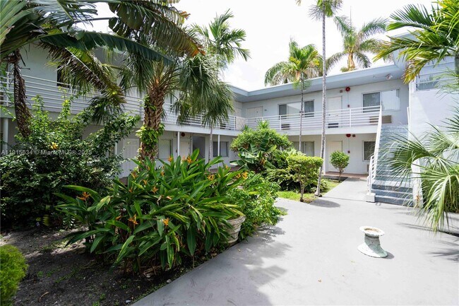 Building Photo - 8315 Byron Ave