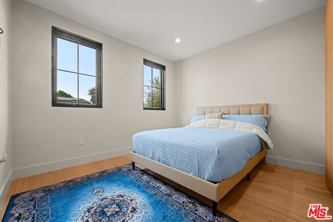 Building Photo - 4740 Sunnyslope Ave