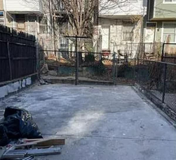 Building Photo - 5 Bedrooms 2 Bathroom Home