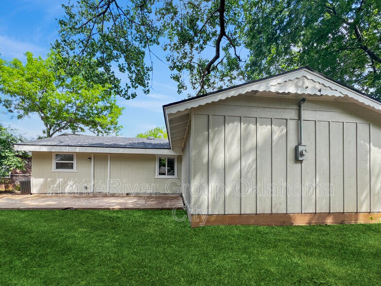 Building Photo - 1509 Hampton Rd