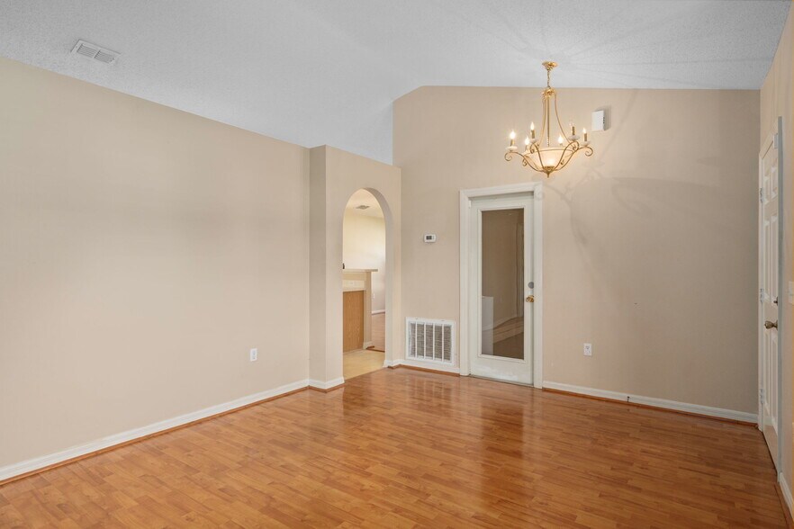 Building Photo - 9572 Horizon Dr