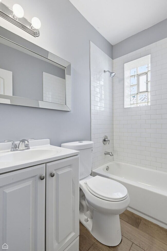 Building Photo - 16 E 118th Pl