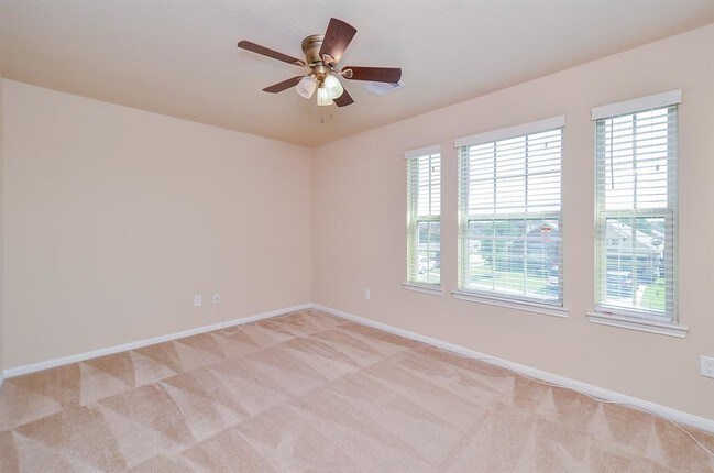 Building Photo - 21906 Cascade Hollow Ln
