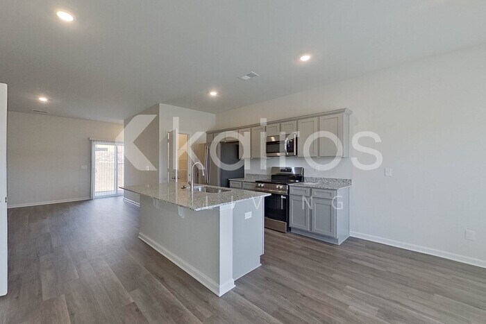 Building Photo - 2241 Banyon Cir