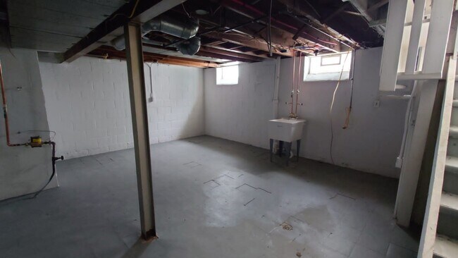 Building Photo - 5263 Lodewyck St