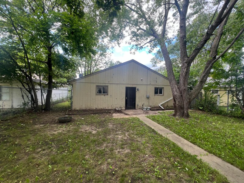 Building Photo - 6078 N 39th St