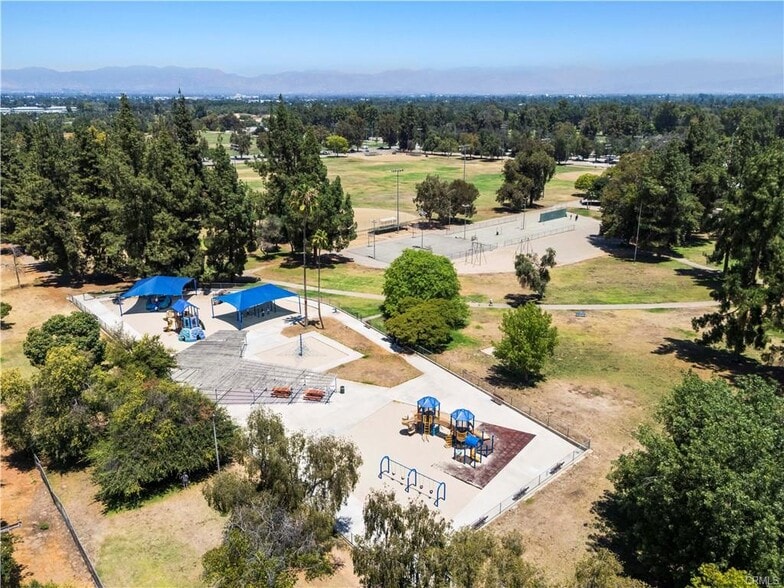 Building Photo - 5540 Balboa Blvd