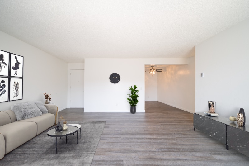 Building Photo - 800 E Bobier Dr