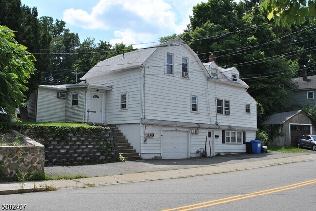 Building Photo - 347 E Main St