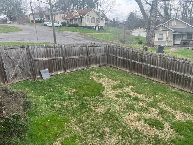 Building Photo - RARE CARSON LANE DUPLEX AVAILABLE