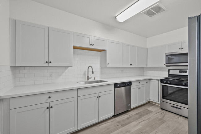 Building Photo - 809 W Ave J 10