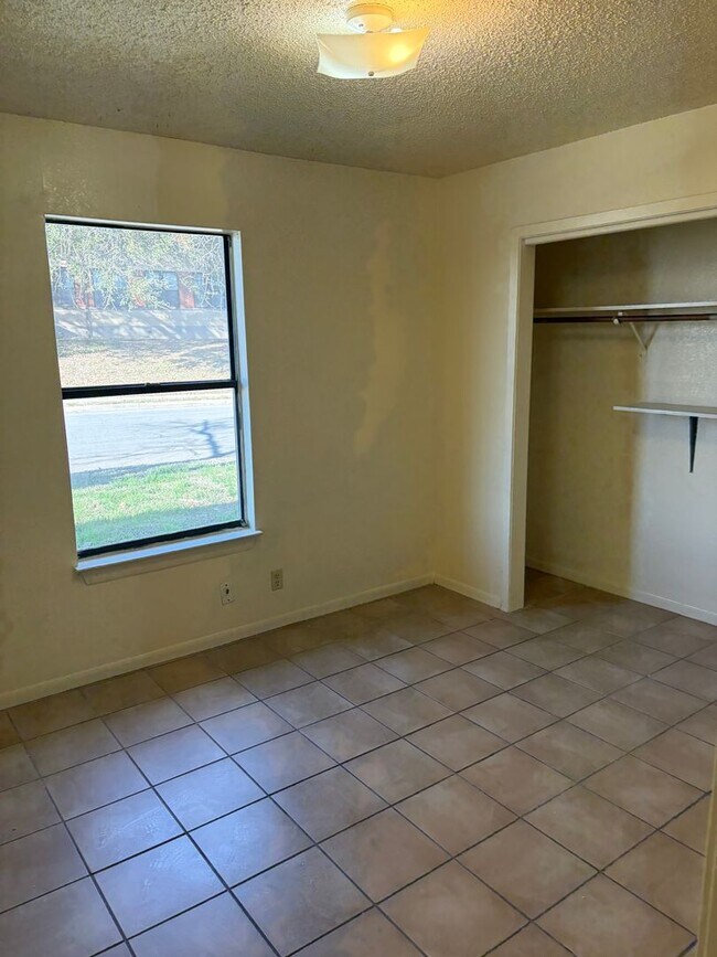 Building Photo - Duplex