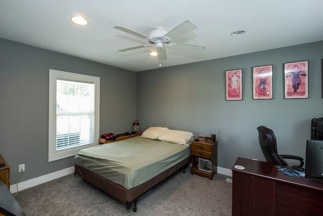 Building Photo - $4,400 | 5 Bedroom, 3 Bathroom House | Pet...
