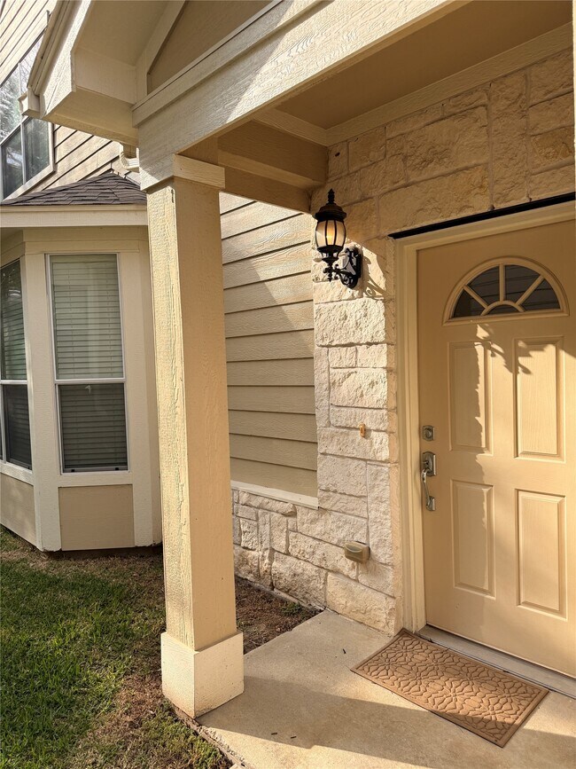 Building Photo - 13600 Breton Ridge St