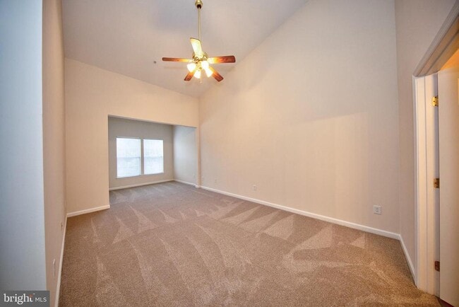 Building Photo - 712 Kings Path
