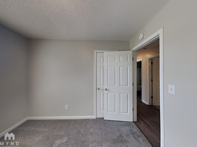 Building Photo - 4963 McKinley Dr