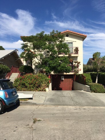 FRONT APARTMENT - 522 N Serrano Ave