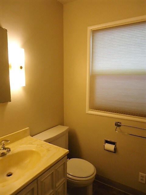 Building Photo - 1159 Sierra Vista Way