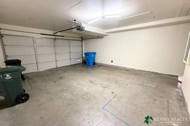 Building Photo - Townhome in the Peninsula's Most Walkable Neighborhood