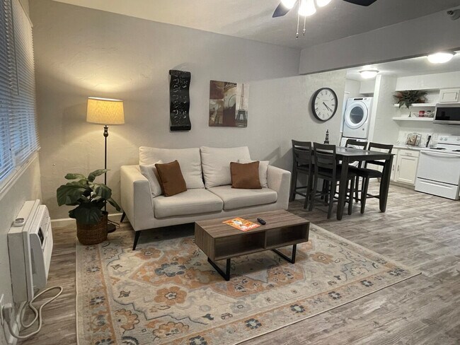 Building Photo - 915 W Weiland Ave