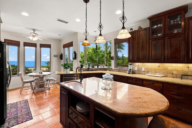 Building Photo - 701 N Granados Ave