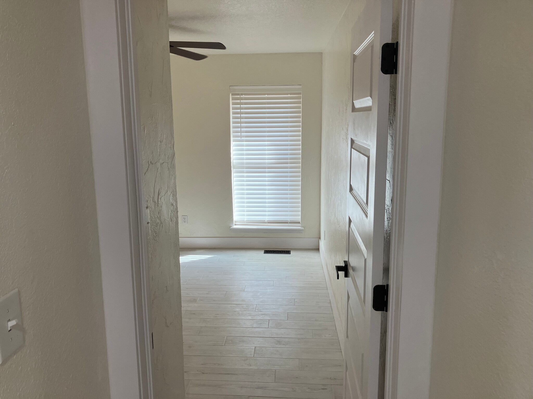 Building Photo - 3221 Cove Hollow Ct