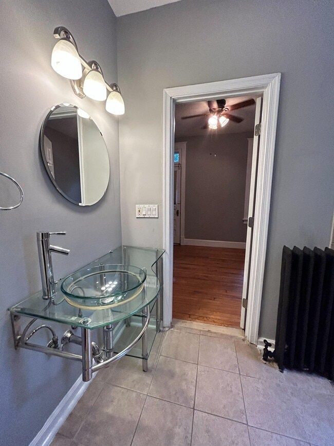 Building Photo - 1437 E Capitol St SE