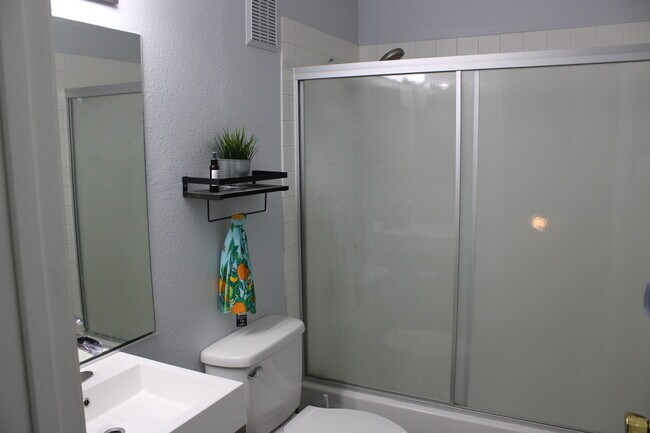 Bath #2 - 7736 Allerton Ave