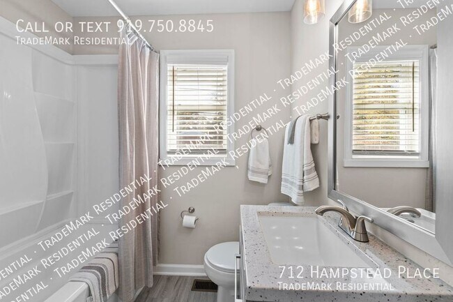 Building Photo - 712 Hampstead Pl