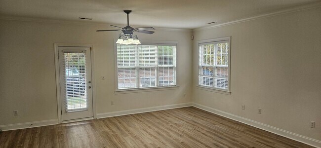 Building Photo - Darling 2br/2.5ba end unit townhome in Excellent Holly Springs community, available Now!