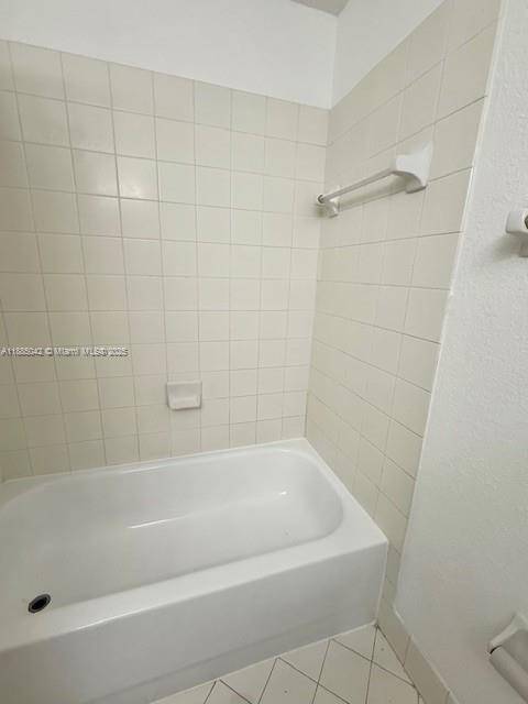 Building Photo - 985 NE 33rd Terrace