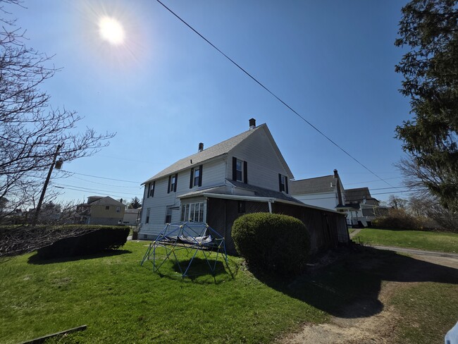 Building Photo - 408 17th Ave