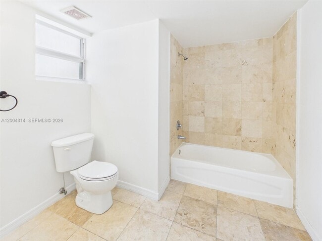 Building Photo - 425 NE 30th St