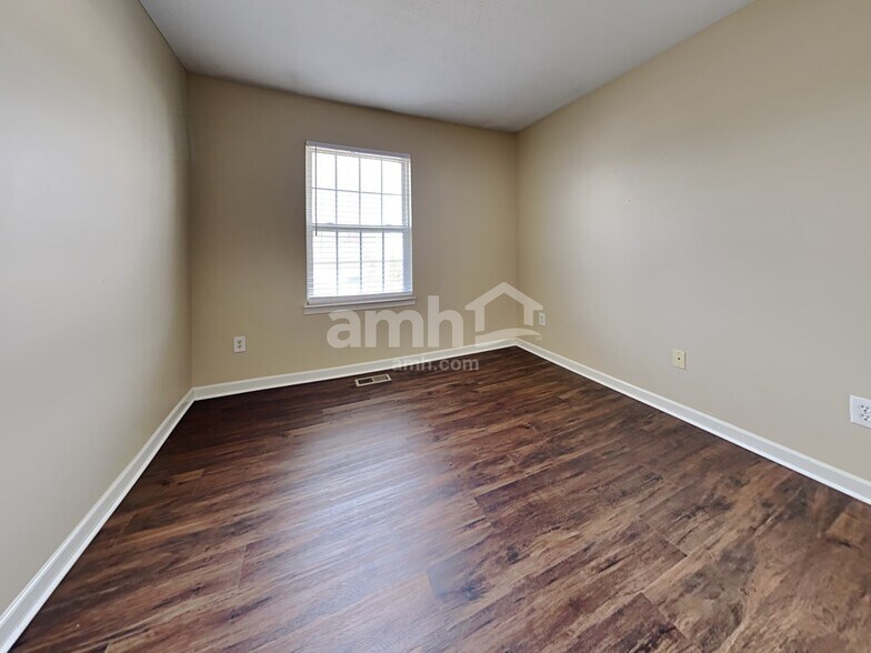Building Photo - 515 Indian Lake Dr