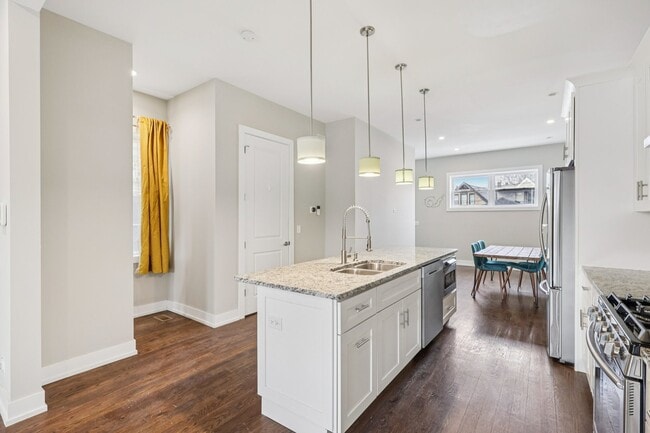 Building Photo - 3516 W Hirsch St