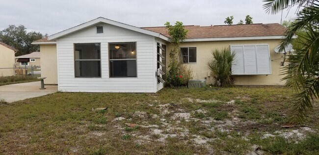 Building Photo - S. BISCAYNE & TAMIAMI TRAIL / 2 bedroom home / $ 1450