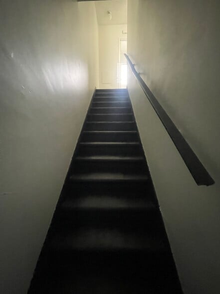 Building Photo - 151 E 95th St