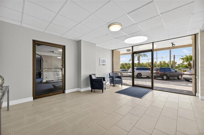 Building Photo - 7100 Sunshine Skyway Ln S