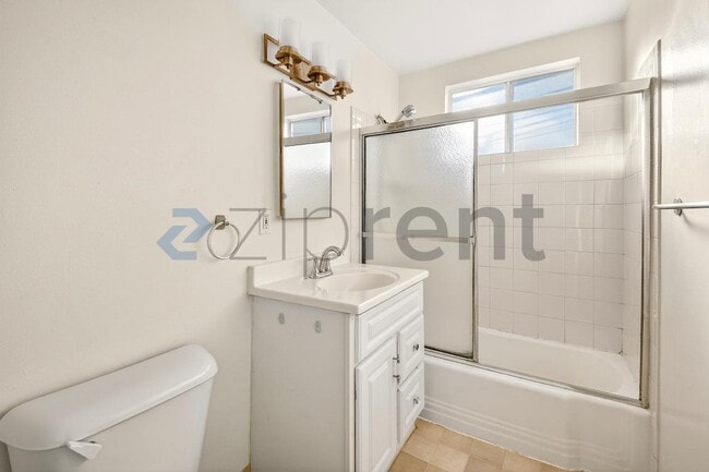 Building Photo - 705 S Pacific Coast Hwy