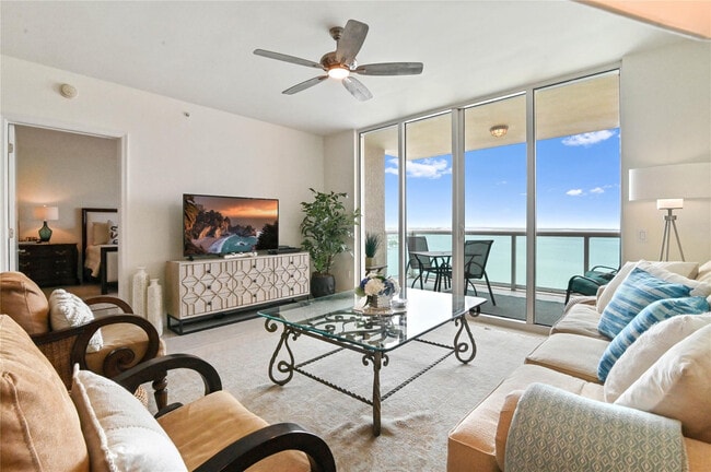 Building Photo - 2650 Lake Shore Dr