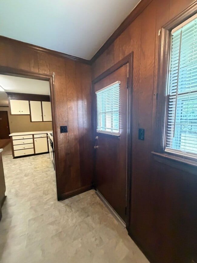 Building Photo - 215 Lesesne Dr