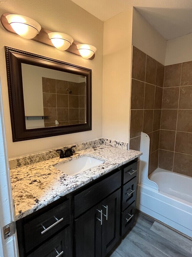 Building Photo - 1220 Apple Glen St