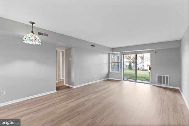 Building Photo - 387 Independence Dr