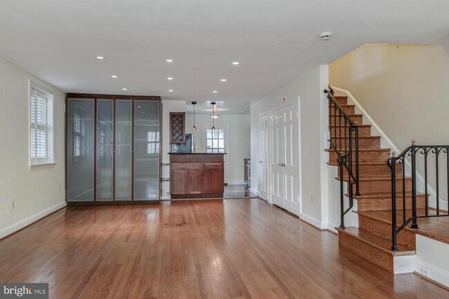 Building Photo - 1401 35th St NW