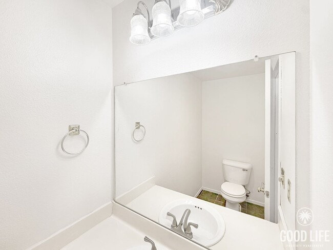 Building Photo - Modern 3BR/2.5BA Home with A/C and Attache...