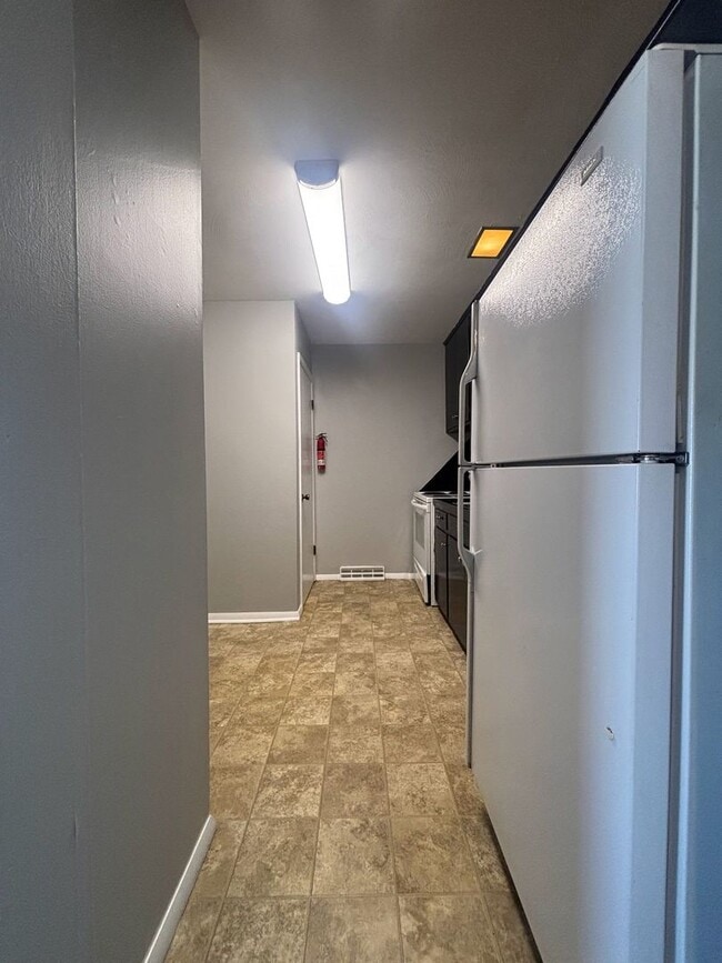 Building Photo - 1033 W Washita St