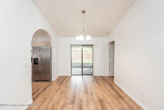 Building Photo - 2202 Appalachian Dr