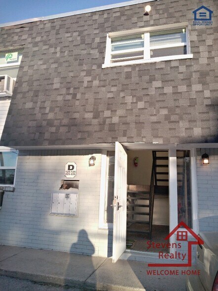 Building Photo - 2110 NW Lindy Ave