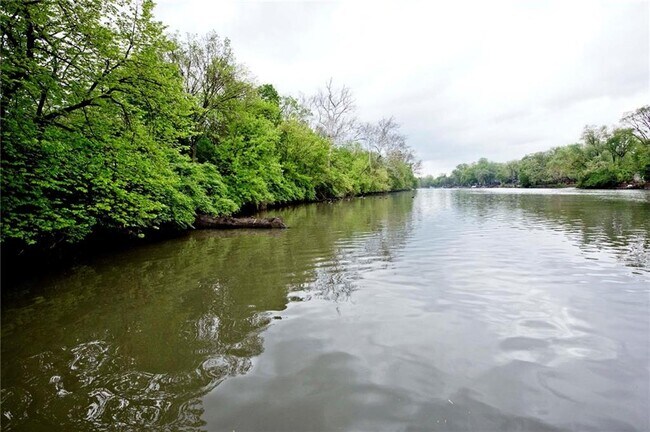 Building Photo - 6740 Spirit Lake Dr